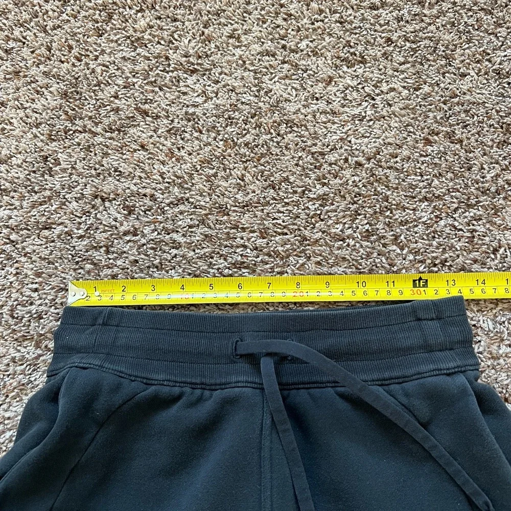 Lululemon Women's Size 4 Scuba Mid Rise Oversized Jogger in Black